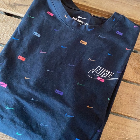 Nike - Picture 2 of 6